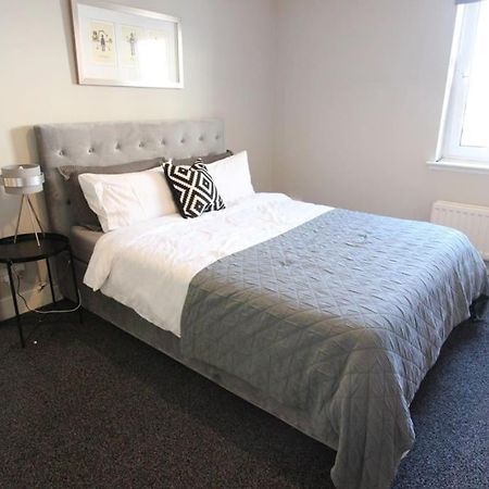Spacious 2 Bed, 2 Bath Apartment -The Shore, Leith إدنبرة المظهر الخارجي الصورة