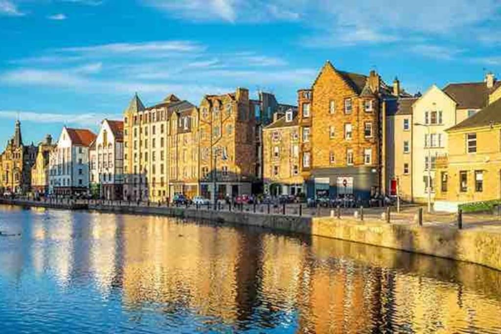 Spacious 2 Bed, 2 Bath Apartment -The Shore, Leith إدنبرة المظهر الخارجي الصورة