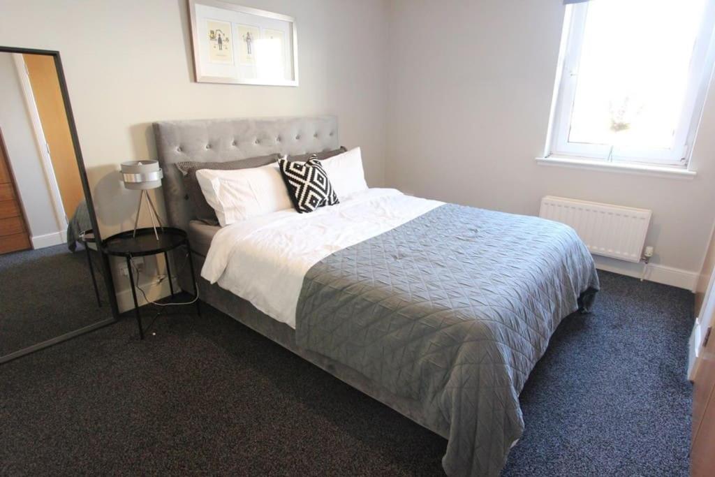 Spacious 2 Bed, 2 Bath Apartment -The Shore, Leith إدنبرة المظهر الخارجي الصورة