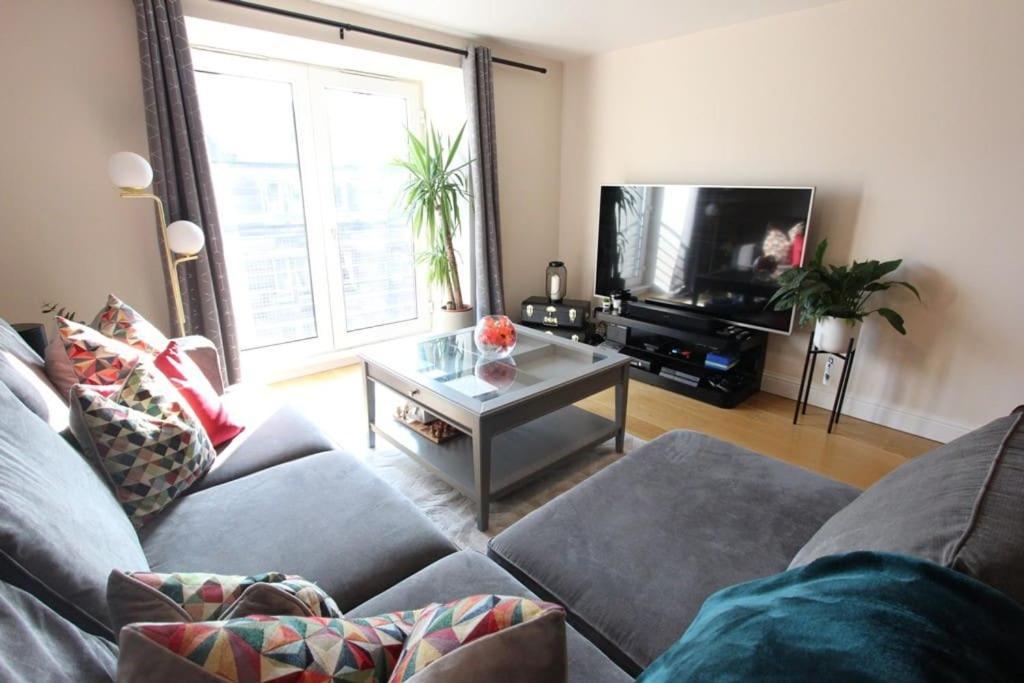 Spacious 2 Bed, 2 Bath Apartment -The Shore, Leith إدنبرة المظهر الخارجي الصورة