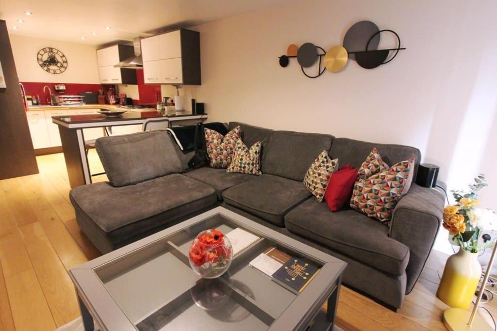 Spacious 2 Bed, 2 Bath Apartment -The Shore, Leith إدنبرة المظهر الخارجي الصورة