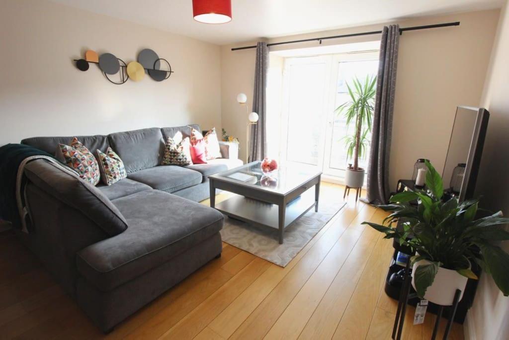 Spacious 2 Bed, 2 Bath Apartment -The Shore, Leith إدنبرة المظهر الخارجي الصورة
