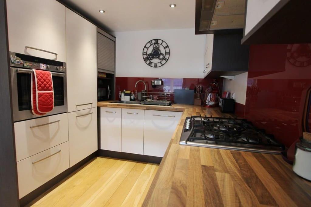 Spacious 2 Bed, 2 Bath Apartment -The Shore, Leith إدنبرة المظهر الخارجي الصورة