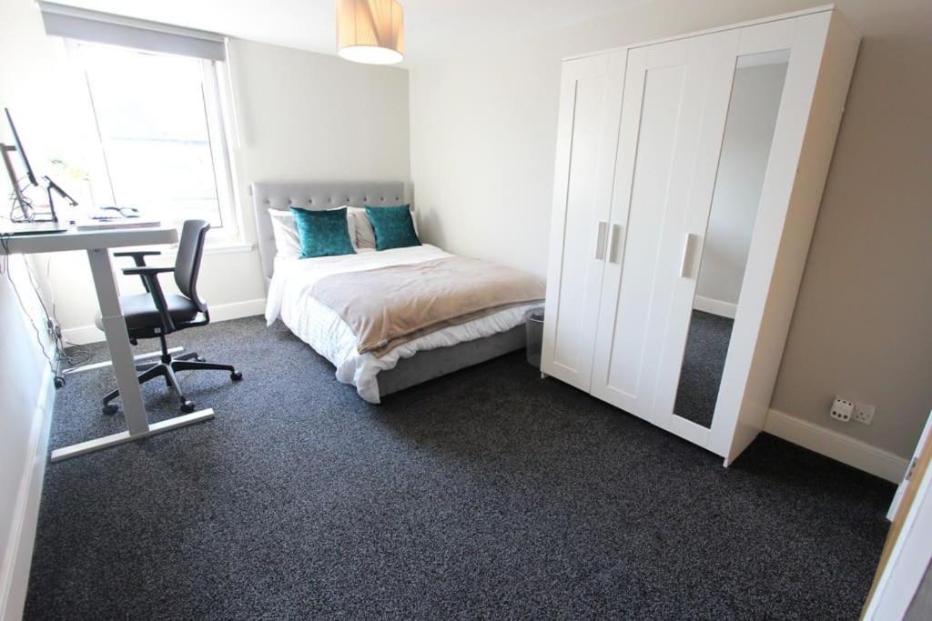 Spacious 2 Bed, 2 Bath Apartment -The Shore, Leith إدنبرة المظهر الخارجي الصورة